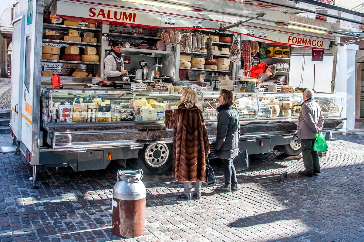 Moving market stall selling cheese and salami - Bassano del Grappa, Veneto, Italy - rossiwrites.com