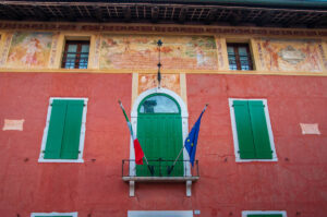 Frescoed house facade - Sesto al Reghena - Friuli-Venezia Giulia, Italy - rossiwrites.com