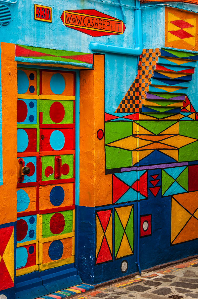 The colourful facade of Bepi's House - Burano, Veneto, Italy - rossiwrites.com