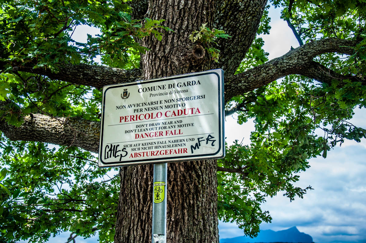 Warning sign - Rocca di Garda, Lake Garda, Italy - rossiwrites.com