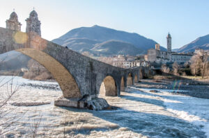 Devil's Bridge with the river Trebbia - Bobbio, Province of Piacenza - Emilia-Romagna, Italy - rossiwrites.com