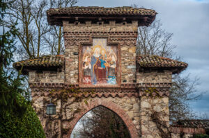 Frescoed gate - Grazzano Visconti, Province of Piacenza - Emilia-Romagna, Italy - rossiwrites.com