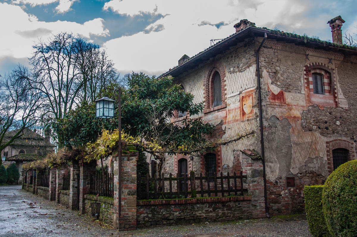 Frescoed house - Grazzano Visconti, Province of Piacenza - Emilia-Romagna, Italy - rossiwrites.com