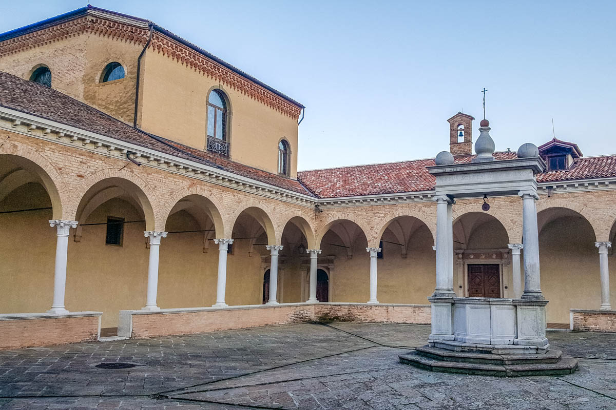 Upper cloister of the Praglia Abbey - Teolo, Euganean Hills, Veneto, Italy - rossiwrites.com