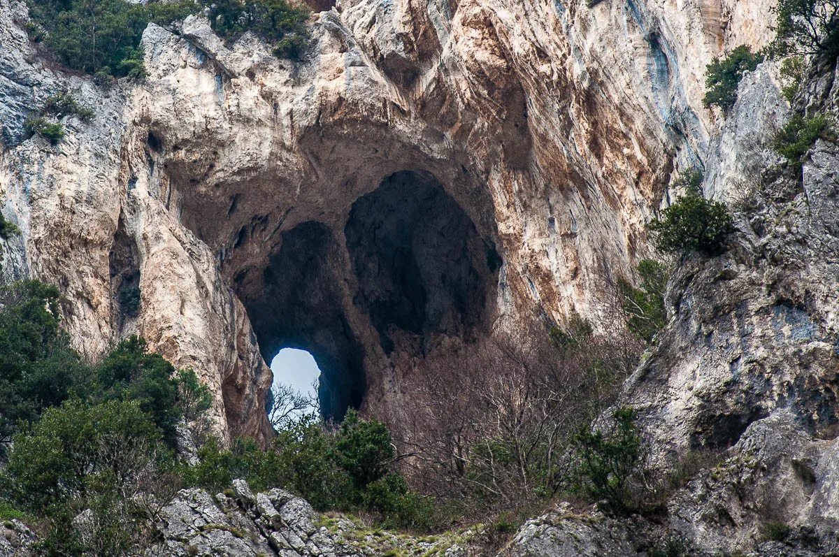 Foro degli Occhialoni - Frasassi Caves, Italy - rossiwrites.com