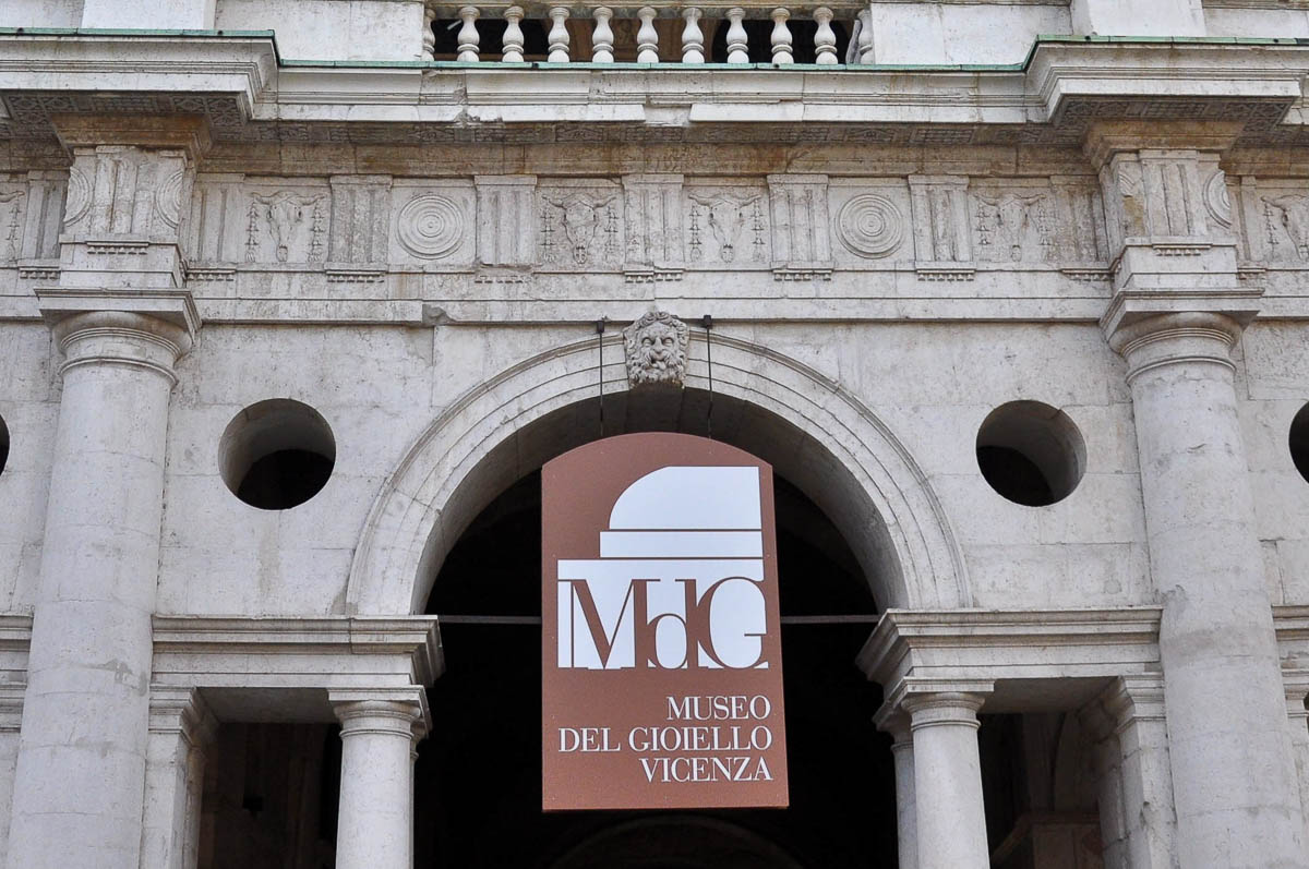 The sign of the Jewellery Museum on the Basilica Palladiana - Vicenza - Veneto, Italy - rossiwrites.com