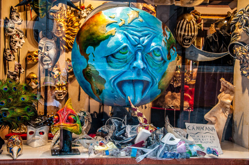The window display of the mask-making shop Ca' Macana - Venice, Italy - rossiwrites.com