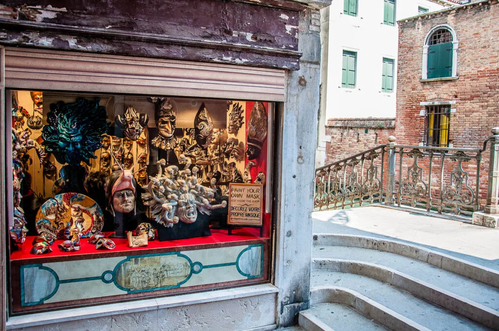 The window display of the mask-making shop Ca' Macana - Venice, Italy - rossiwrites.com