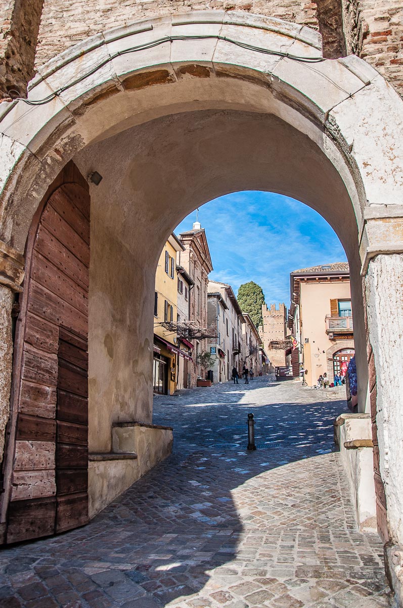 The fortified village glimpsed through Porta Firau - Gradara, Italy - rossiwrites.com