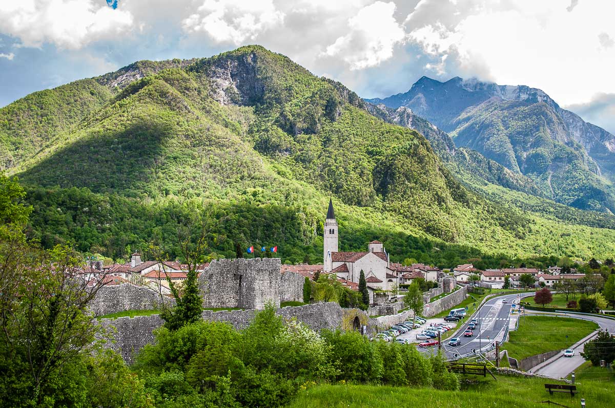 Venzone with the surrounding mountains seen from the ruins of the Venetian fort - Venzone, Italy - rossiwrites.com