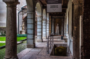 Juliet's Tomb - Verona, Veneto, Italy - rossiwrites.com