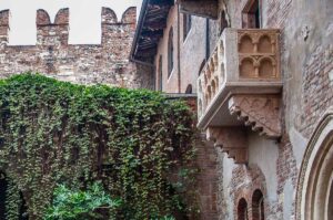 Juliet's balcony in Juliet's House - Verona, Italy - rossiwrites.com