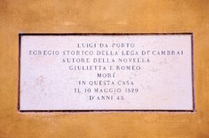 Memorial plaque for the writer Luigi da Porto, author of the original story of Romeo and Juliet - Vicenza, Italy - rossiwrites.com