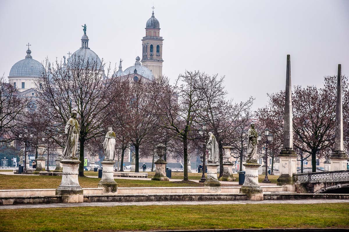 Prato della Valle and the Basilica of Santa Giustina on a foggy morning - Padua, Italy - rossiwrites.com