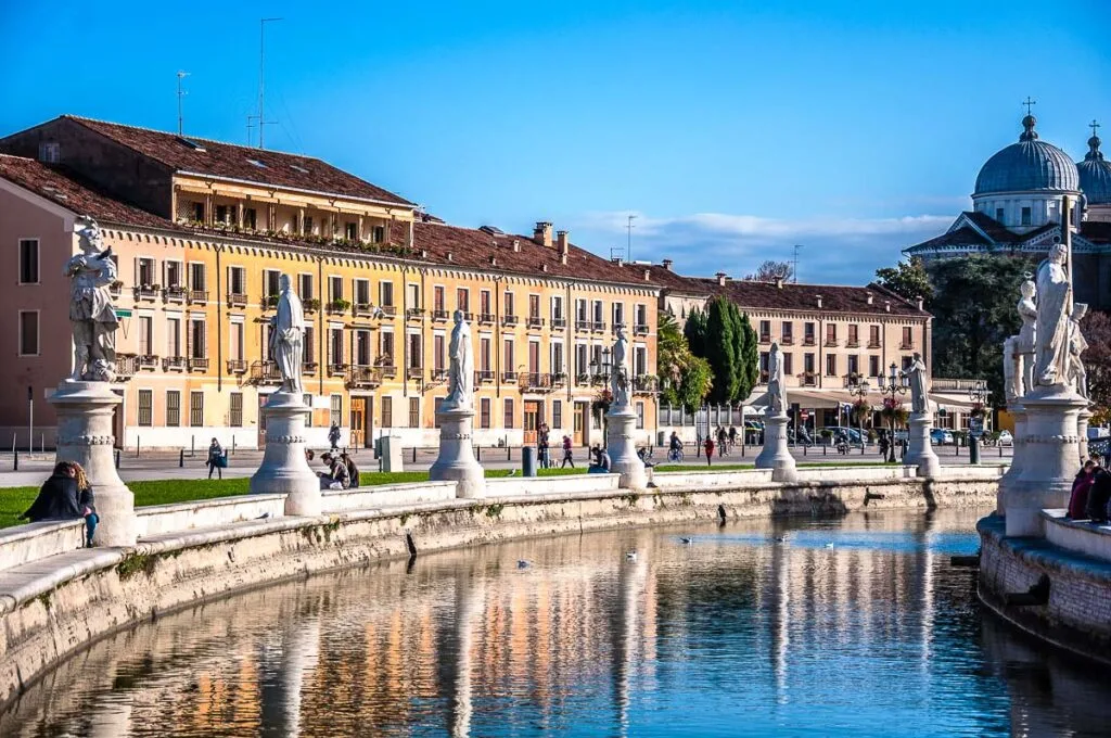 The elliptical canal of Prato della Valle - Padua, Italy - rossiwrites.com