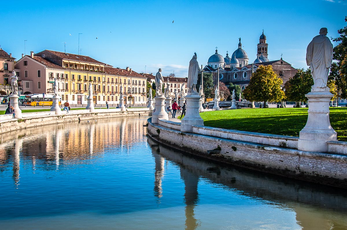 The elliptical canal of Prato della Valle - Padua, Italy - rossiwrites.com