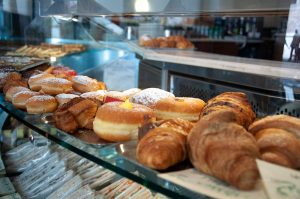 A window display with different types of brioche and breakfast pastries - Vicenza, Italy - rossiwrites.com