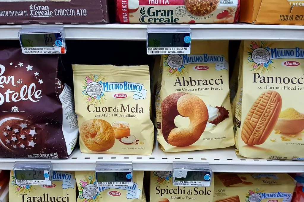 Bags with breakfast biscuits sold in an Italian supermarket - Vicenza, Italy - rossiwrites.com