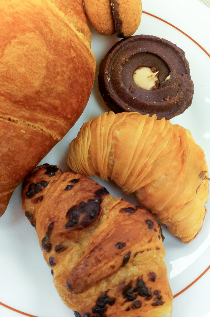 Brioche and biscuits for breakfast served in Hotel Accademia in Verona - Italy - rossiwrites.com