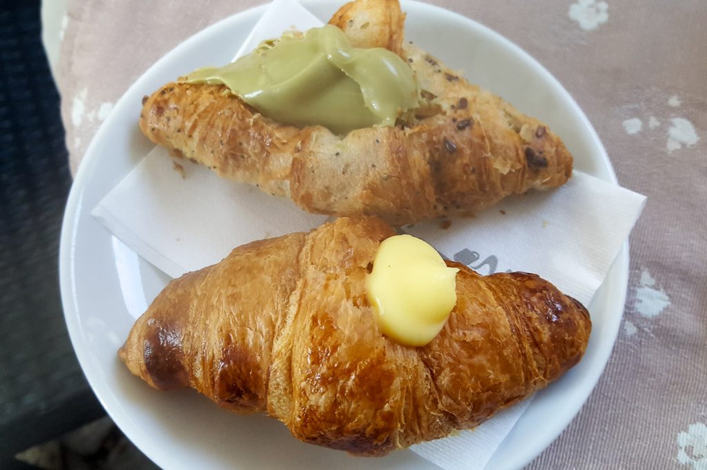 Brioche with pistacchio spread and creme pattisserie served in a local bar - Vicenza, Italy - rossiwrites.com