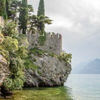 10 Must-see Castles at Lake Garda in Italy - Web Story