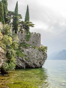 10 Must-see Castles at Lake Garda in Italy - Web Story