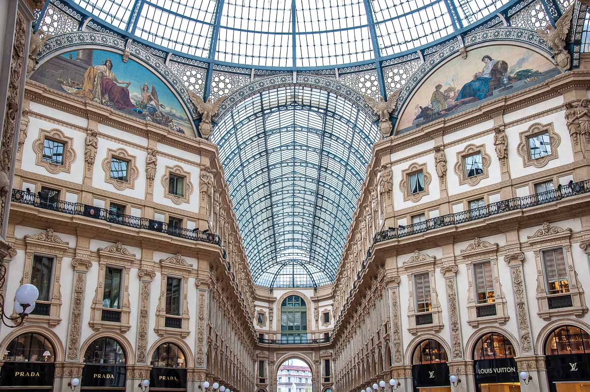 Inside one of the world's oldest shopping centres - Galleria Vittorio Emanuele II - Milan, Italy - rossiwrites.com