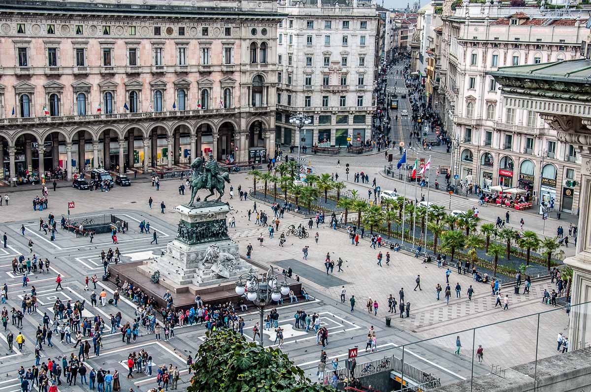 Piazza del Duomo seen from the rooftop of Galleria Vittorio Emanuele II - Milan, Italy - rossiwrites.com