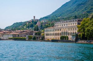 Вила Бетони до градчето Гарняно - Езерото Гарда, Италия - rossiwrites.com