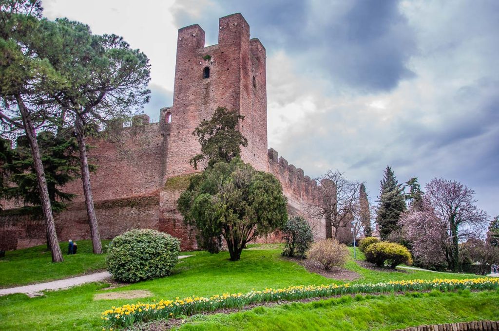 The defensive walls of Castelfranco Veneto - Veneto, Italy - rossiwrites.com