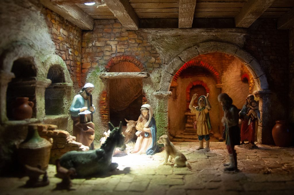 Artisan Nativity scene - Verona, Italy - rossiwrites.com