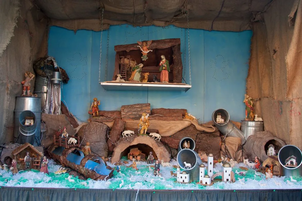 Artisan Nativity scene - Handmade Italian presepe - Vicenza - Veneto, Italy - rossiwrites.com