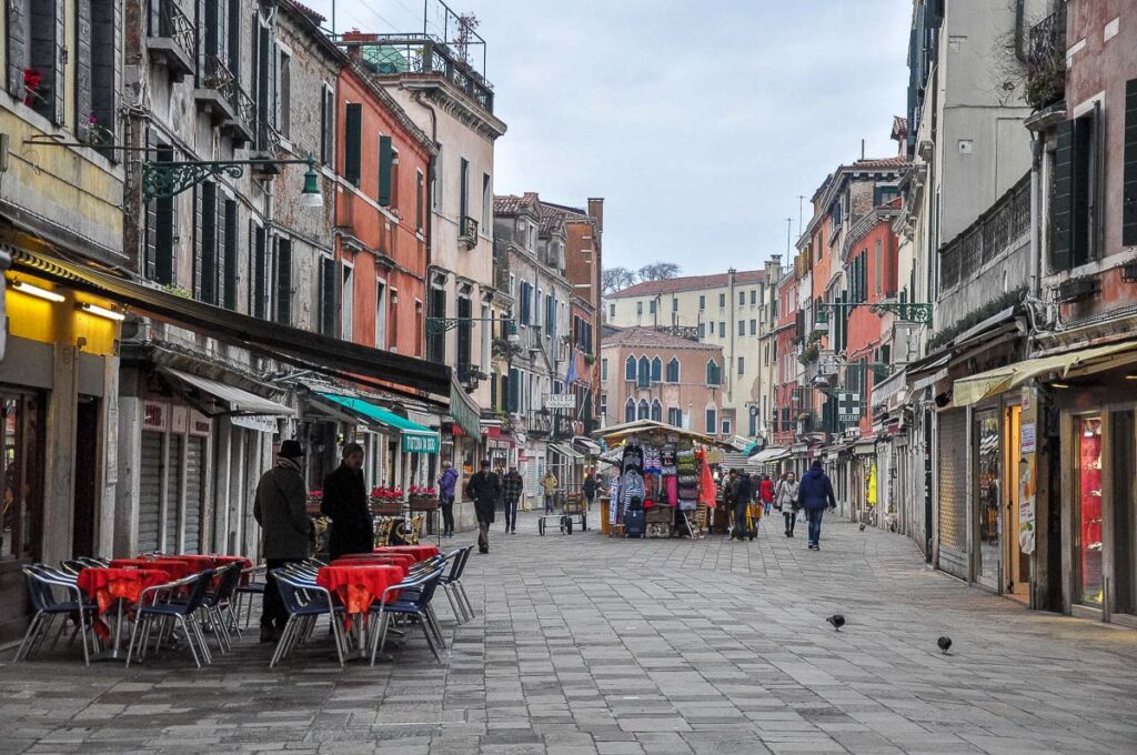 Early morning view of Strada Nova - Venice, Italy - rossiwrites.com
