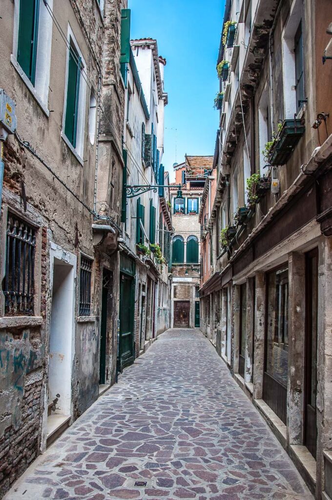 Photo of Calle del Fabro - Venice, Italy - rossiwrites.com