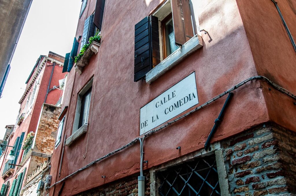 Photo of the Calle de la Comedia - Venice, Italy - rossiwrites.com