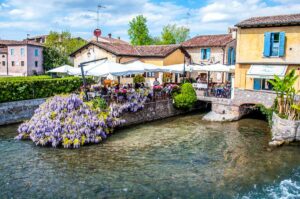 The ancient watermills (nowadays restaurants) seen from the wooden bridge - Borghetto sul Mincio, Italy - rossiwrites.com