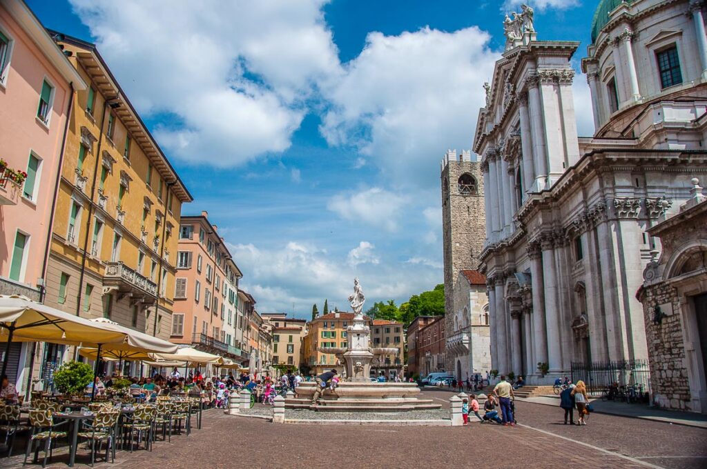 Piazza Paolo VI - Brescia, Italy - rossiwrites.com
