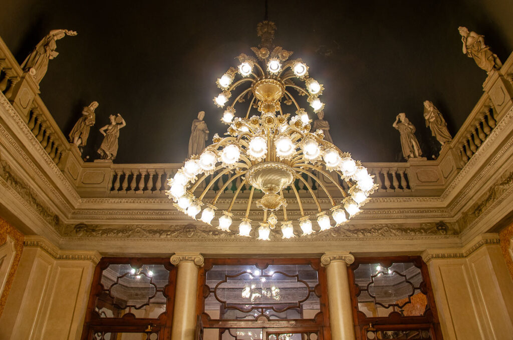 Room of the Statues in Teatro Grande - Brescia, Italy - rossiwrites.com