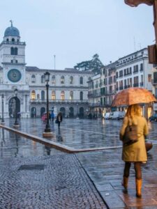 cropped-A-rainy-evening-on-Piazza-dei-Signori-Padua-Veneto-Italy-rossiwrites.com_.jpg