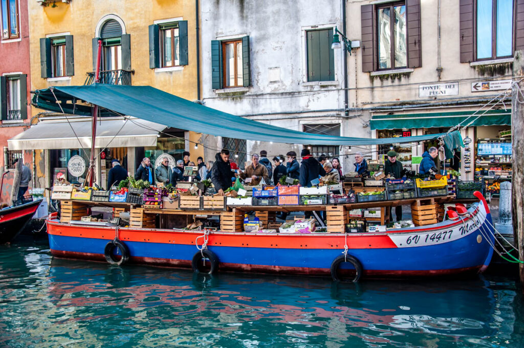 A fruit and veg shop on a barge near Ponte dei Pugni - Venice - rossiwrites.com
