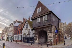 Rochester High Street - Kent, England - rossiwrites.com