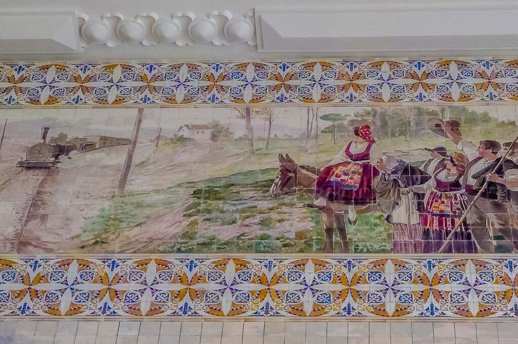 Azulejos in Sao Bento train station - Porto, Portugal - rossiwrites.com