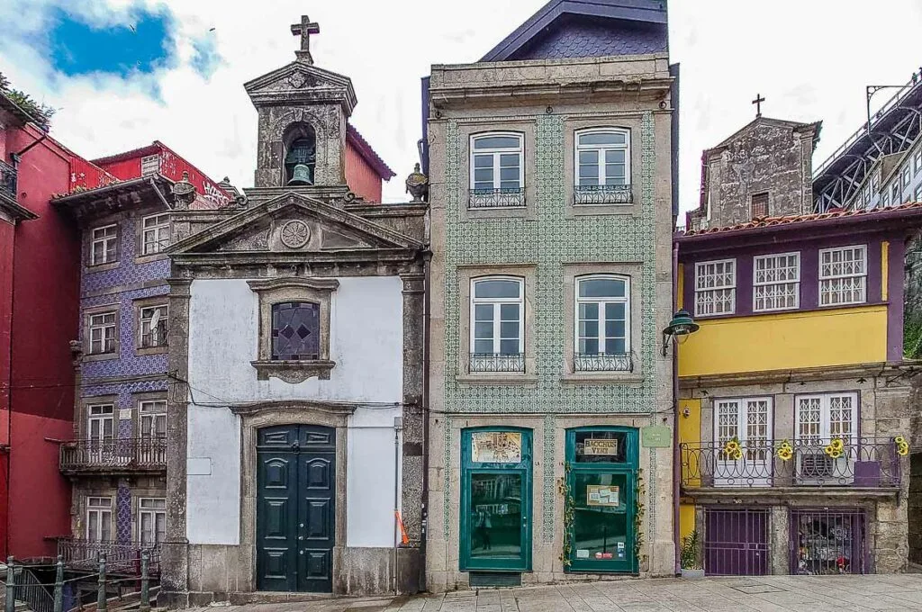 Historic houses in Ribeira - Porto, Portugal - rossiwrites.com