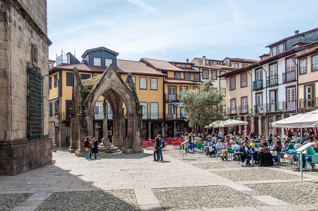 The historic Largo da Oliveira with cafes and the Padrao do Salado - Guimarães, Portugal - rossiwrites.com