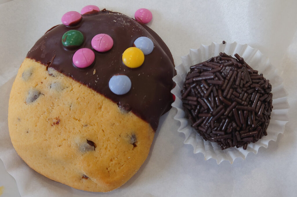 A chocolate chip cookie and a brigadeiro served in a typical Portuguese patisserie - Porto, Portugal - rossiwrites.com