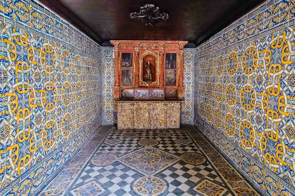 Chapel of St. John the Evangelist in the former Mosteiro de Jesus - Aveiro, Portugal - rossiwrites.com