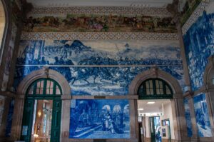The Sao Bento train station is covered in azulejos - Porto, Portugal - rossiwrites.com
