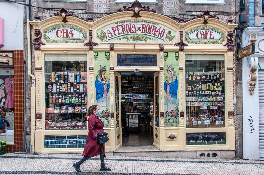 The historic deli A Perola do Bolhao - Porto, Portugal - rossiwrites.com