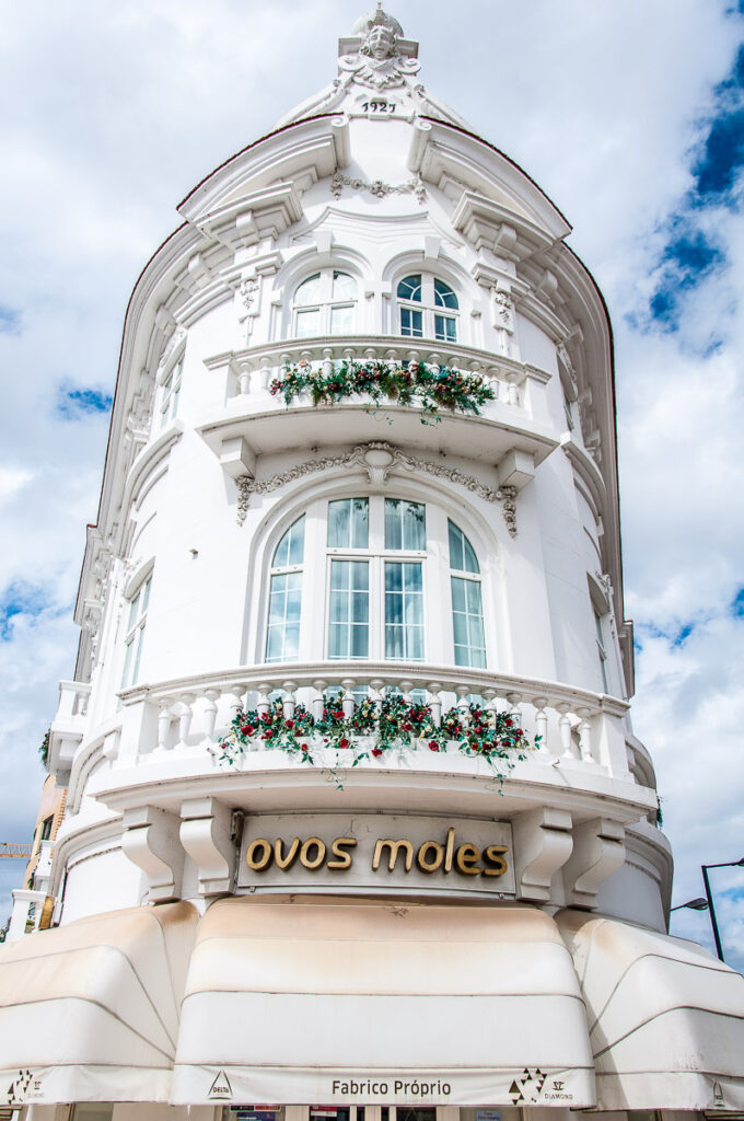 Elegant building with a local patisserie specialising in ovos moles - Avenida Dr Lourenco Peixinho - Aveiro, Portugal - rossiwrites.com