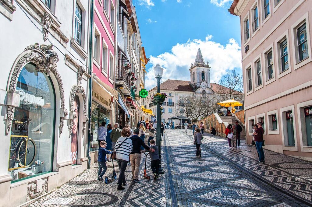 Exploring Rua de Coimbra - Aveiro, Portugal - rossiwrites.com